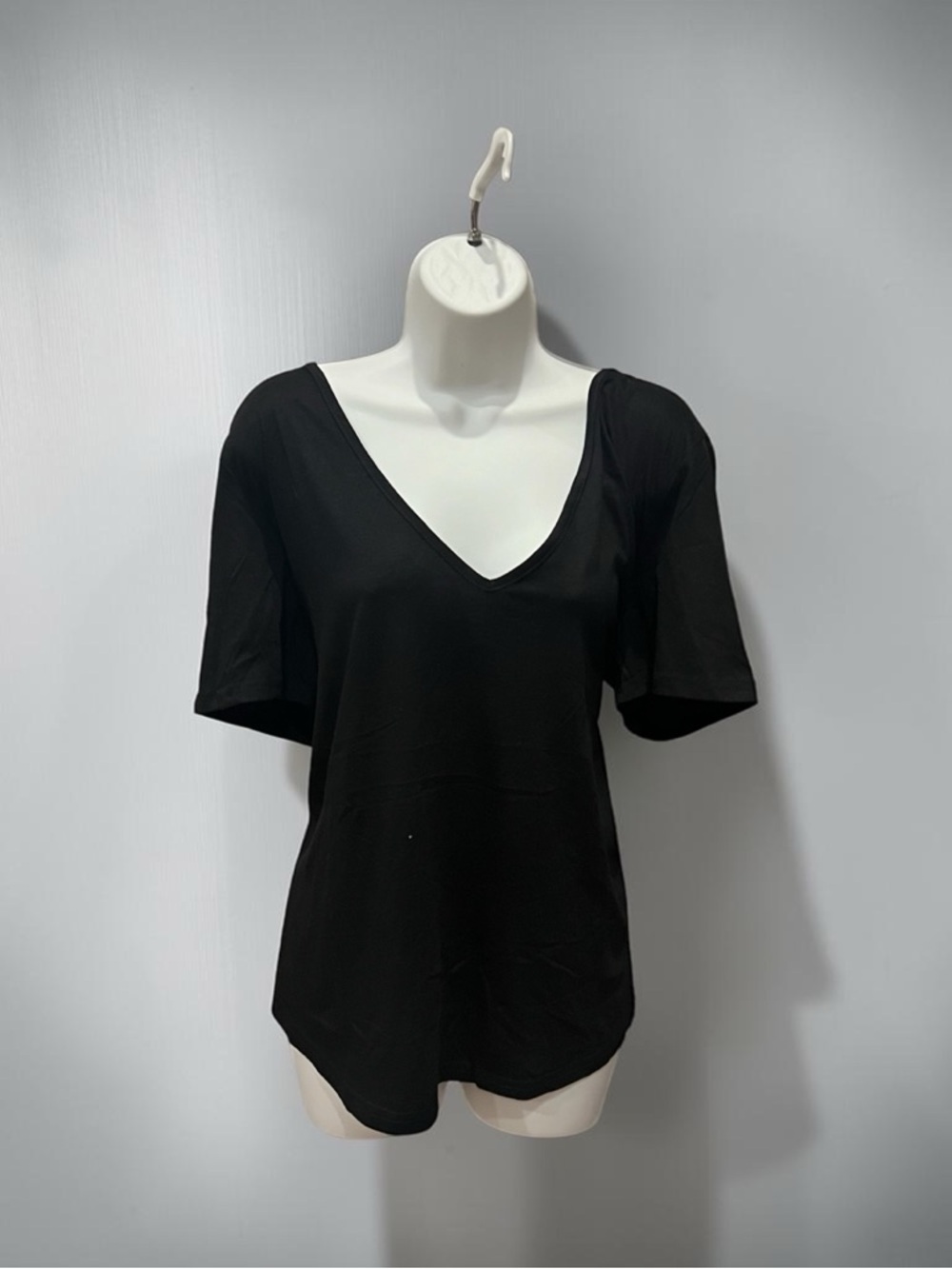Women’s Plus Size 2XL Black V-Neck Top – NWOT